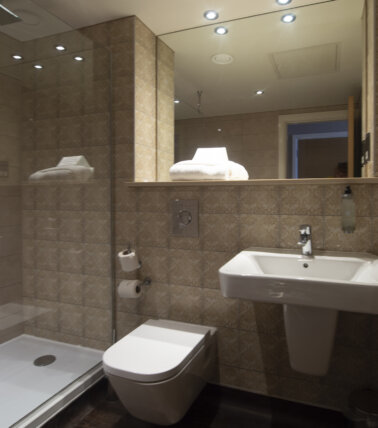 Sandford House, Huntingdon ensuite shower room with toilet and basin