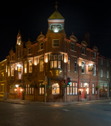 The Bull and Strirrup, Chester at night