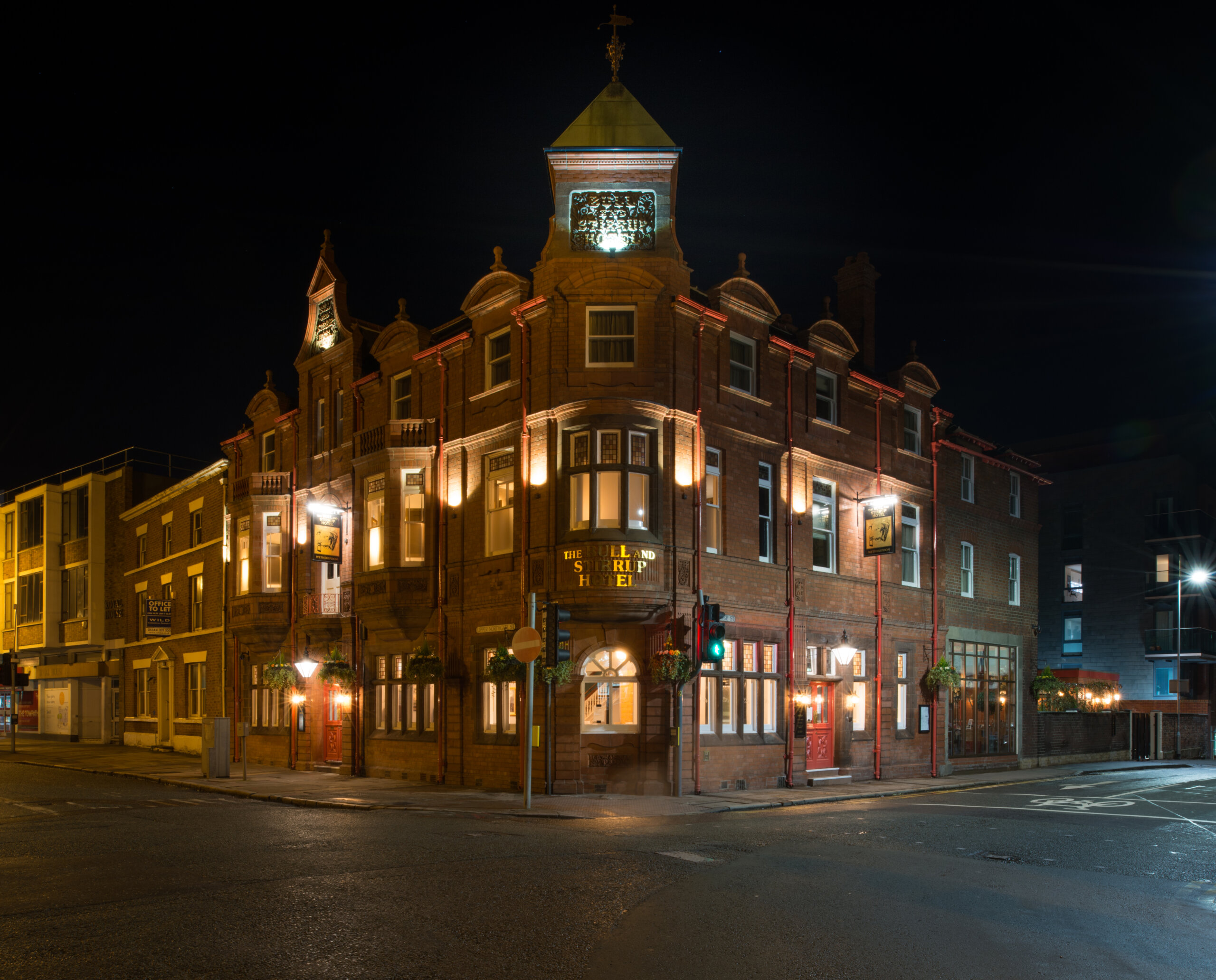 The Bull and Strirrup, Chester at night