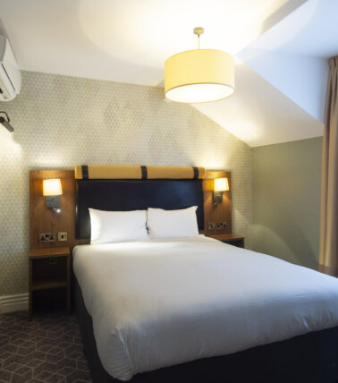 The Greyhound, Bridport double bed