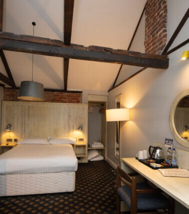 The Kings Head Hotel, Beccles double bed and desk