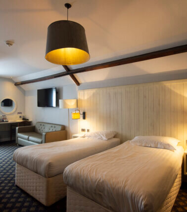 The Kings Head Hotel, Beccles twin beds and sofa