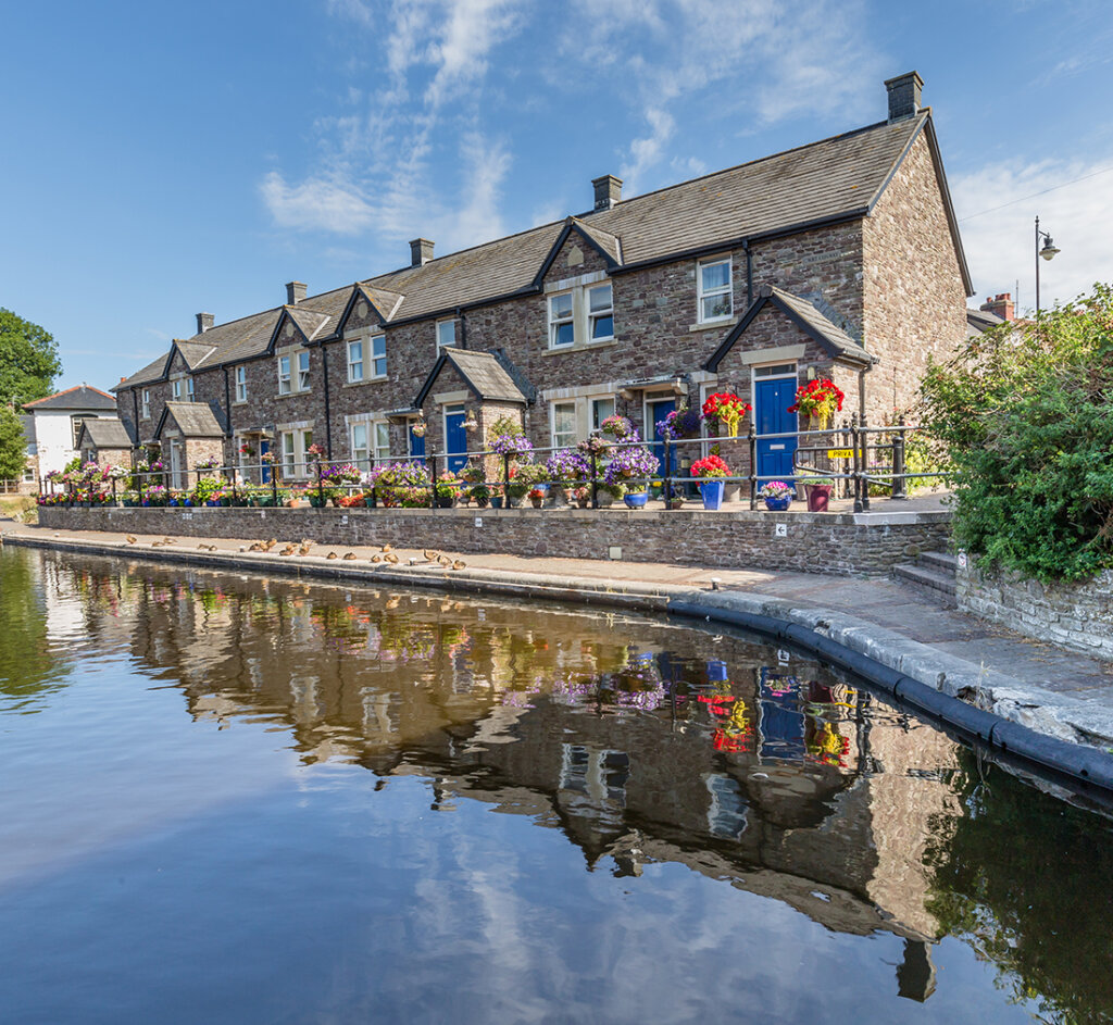 Cottages on Brecon Canal Basin
